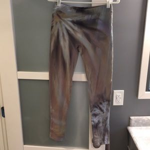 Brightly Twisted Leggings size Small